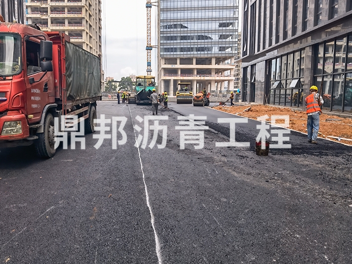 园区沥青施工现场