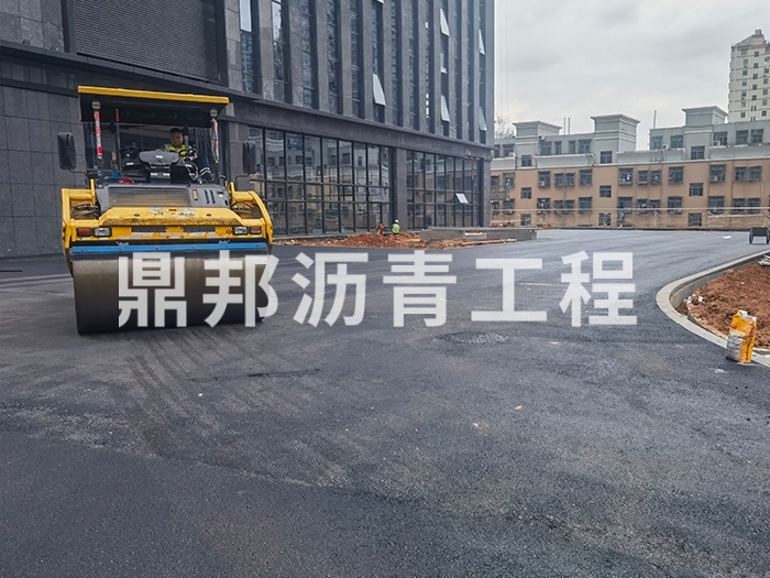 园区沥青施工现场