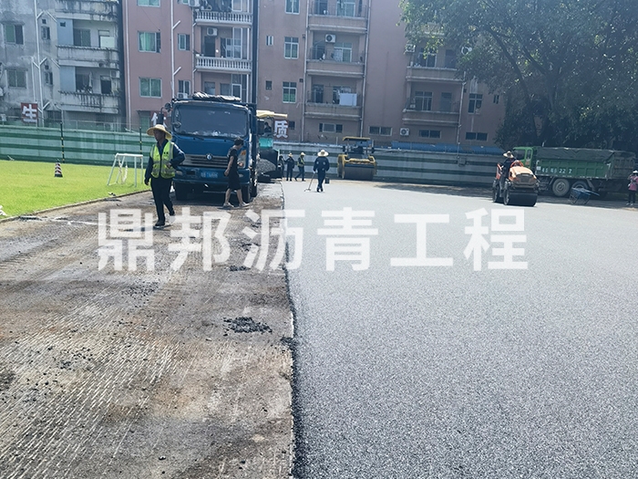 学校沥青施工现场