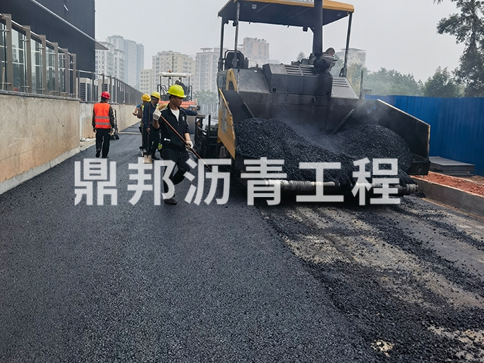 园区沥青施工现场
