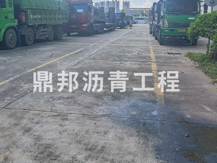 学校沥青施工现场