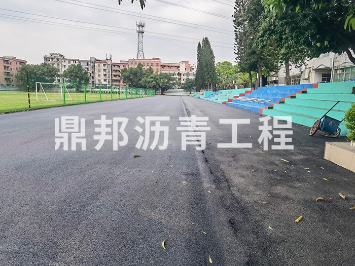 学校沥青施工现场