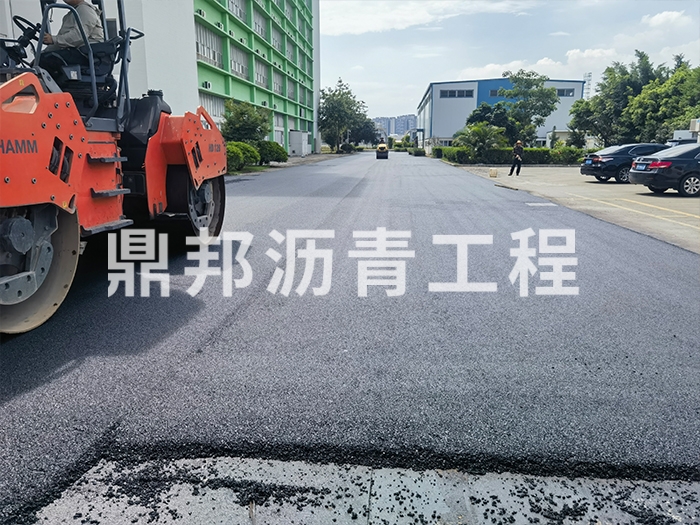 学校沥青施工现场