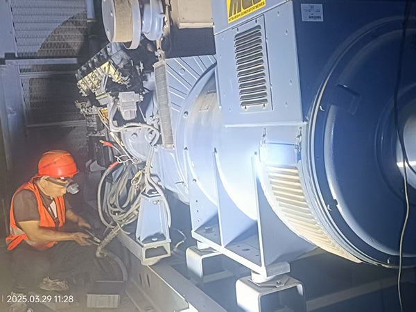 三菱1000KW发电机回收施工中