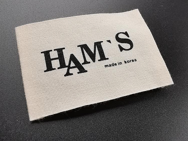 织唛与码唛：服装辅料的“身份标识”与应用维护全解析