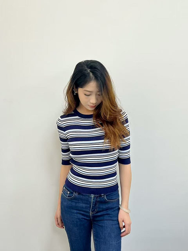 条纹针织衫