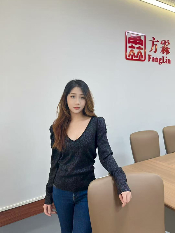 v领深色秋冬装