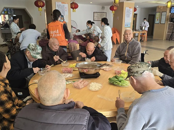 咕噜咕噜“涮”火锅