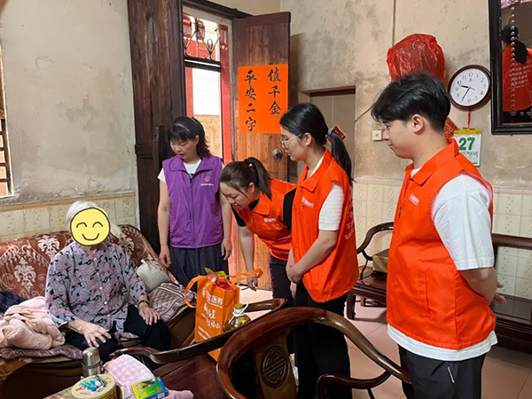 党旗引领办实事 贴心服务暖夕阳---“我为老人办实事”