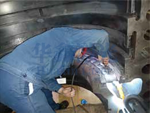 叶片背面打磨中