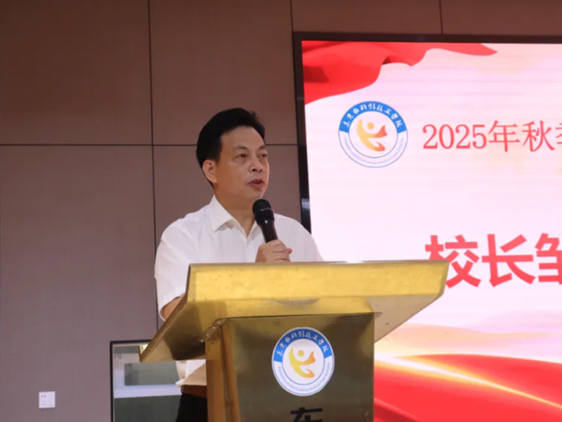 当教师们集体“Level Up”：科创校园里的“能力 buff”强势加载中！