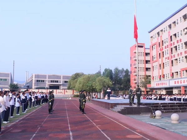 修德砺能守初心 逐梦启新程丨我校举行本学期第三周升旗仪式