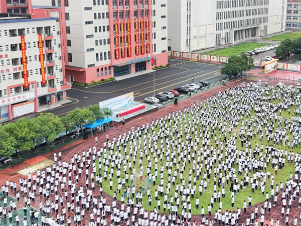 青春砺技！我校开学典礼暨开学第一课扬起新学期奋进风帆