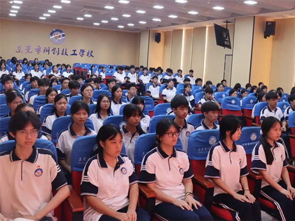青春向团 笃学奋进丨我校入团积极分子首次团课学习