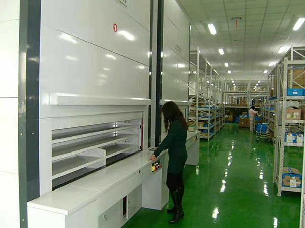 详细介绍下升降回转库的工作原理与特点？