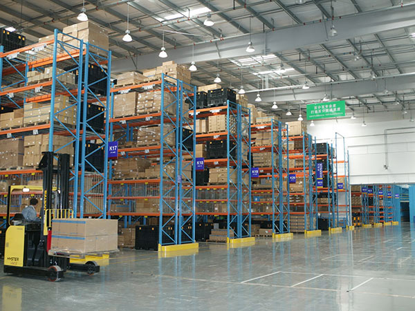 聊一聊关于横梁托盘货架的层高如何调节？