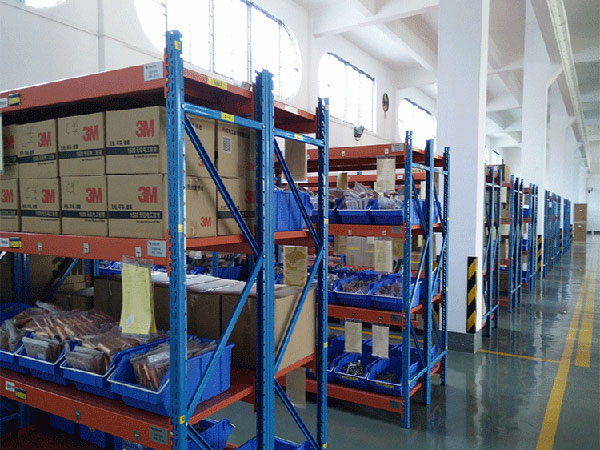 说一说轻型仓储货架应该选择那种材料呢？