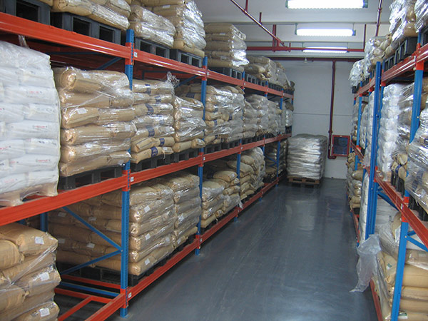 介绍一下驶入式托盘货架的优劣势分别是什么？