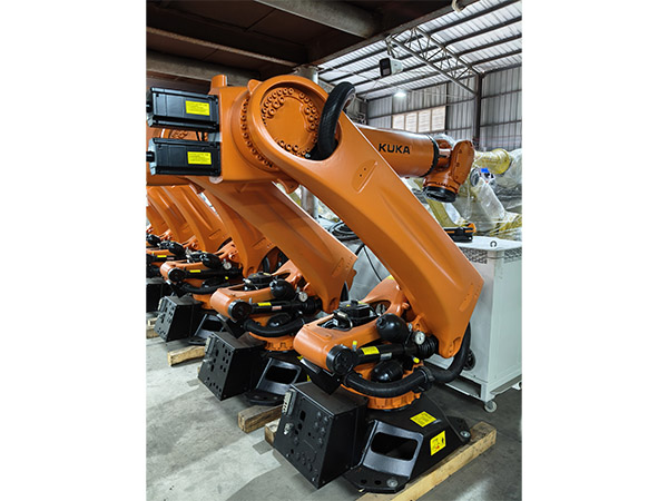 KUKA  KR240 R2900