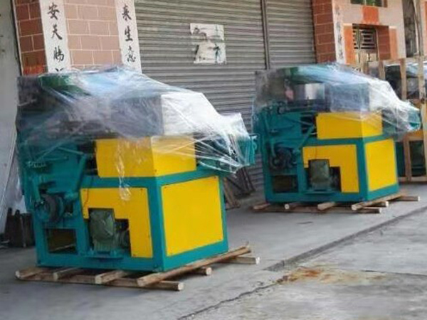 .自动数控衣架成型机