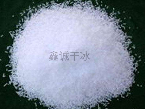 干冰清洗厂家清洗干冰时为什么要配戴带耳塞的御寒耳罩