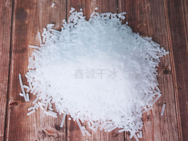 食品干冰生产商告诉您包装蛋糕用干冰比水冰更好