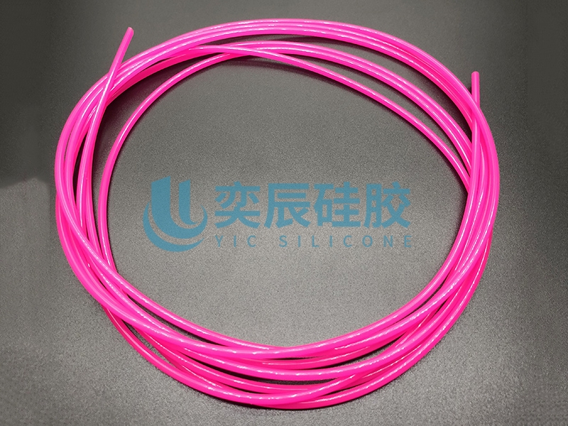 说一说使用硅胶管具有什么显著技术特性？