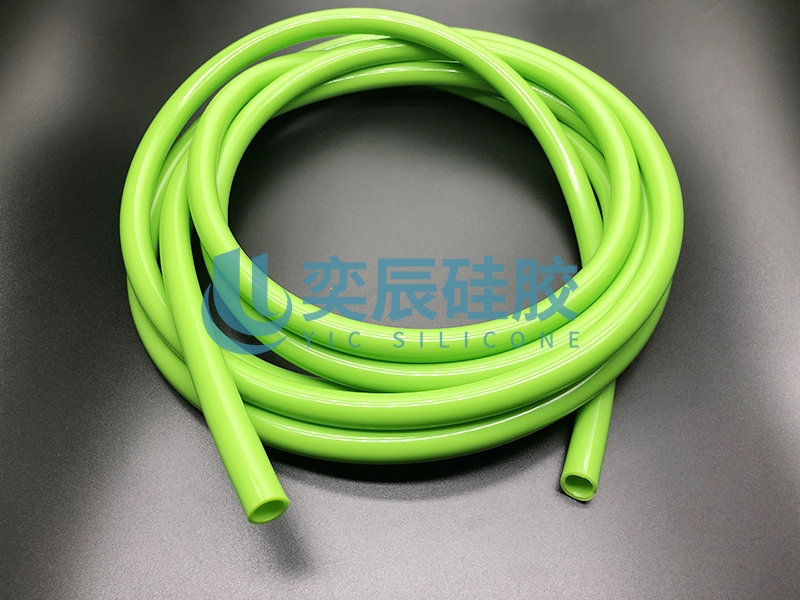 說(shuō)說(shuō)使用耐高溫陜西硅膠管有什么性能與特點(diǎn)？