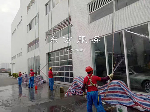 如何选择适合大楼高空清洗的作业方式？