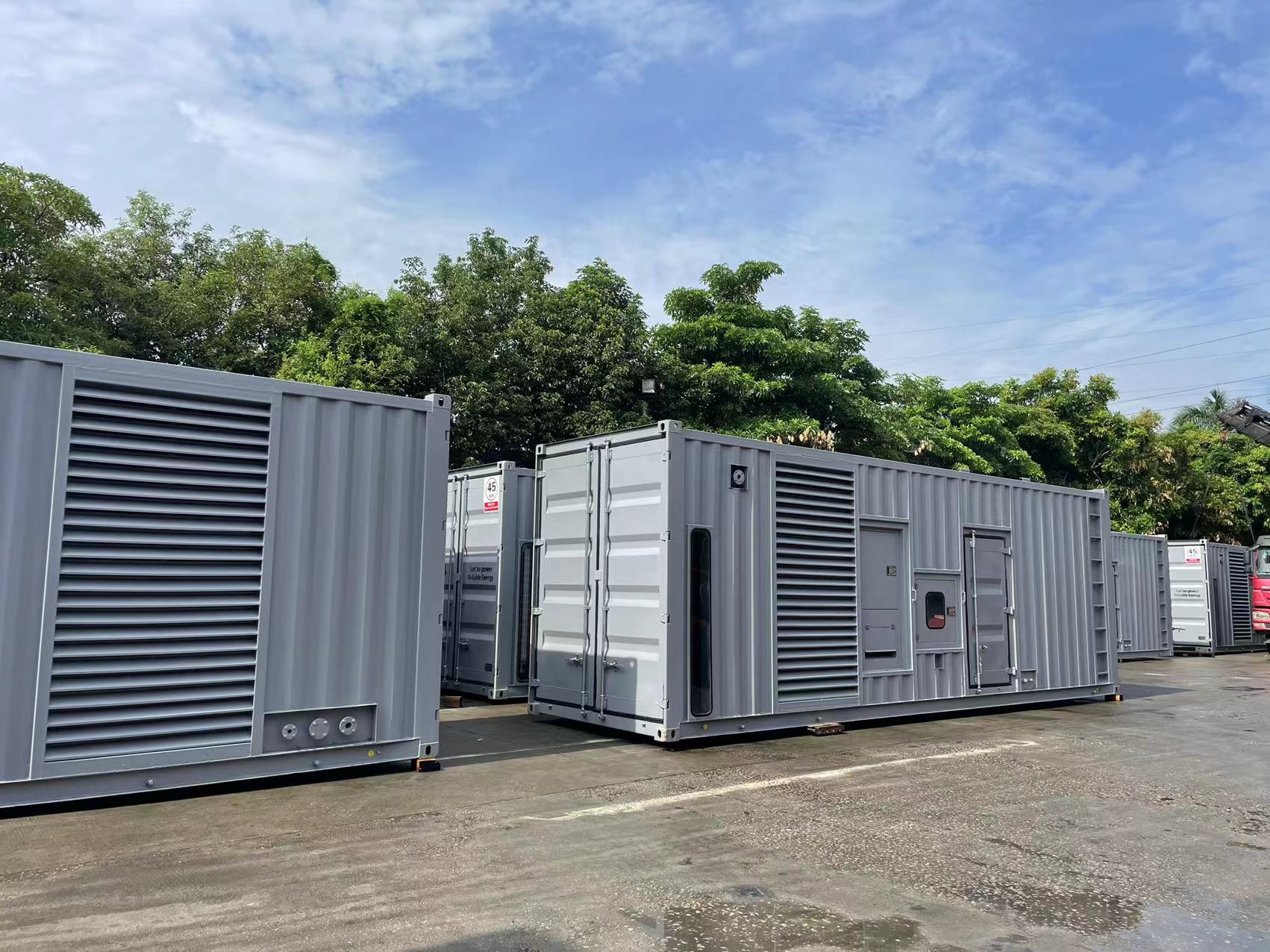 8 台玉柴 1200KW 集装箱机组发往菲律宾