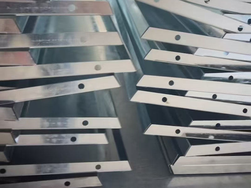 强腐蚀场所桥架易损坏？文兴不锈钢桥架以高强度材质应对极端工况