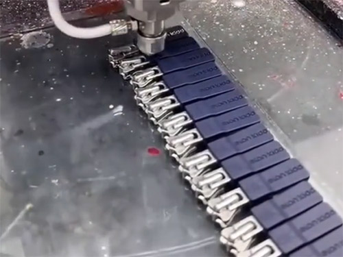 拉链头自动填油