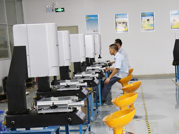 全自动测量仪装配车间