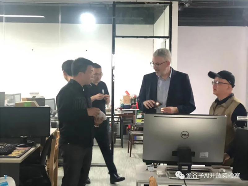 广东以色列理工学院创新中心负责人Raanan Adin访问诡谷子
