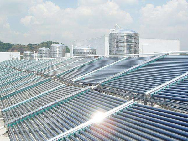 在农村太阳能热水器跟电热水器那个比较好