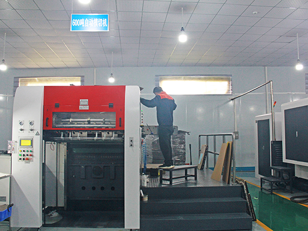 600吨自动摸切机