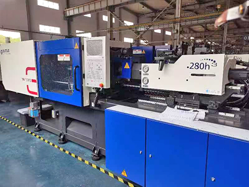 選(xuan)購(gou)立(li)式(shi)注(zhu)塑(su)機(ji)時(shi)需(xu)要(yao)注(zhu)意(yi)的(di)事(shi)項(xiang)