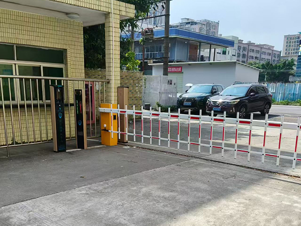 電動門