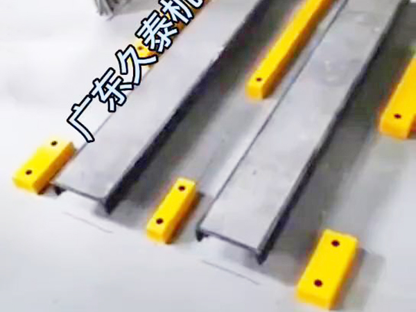 往復(fù)式提升機(jī)（伸縮貨叉）