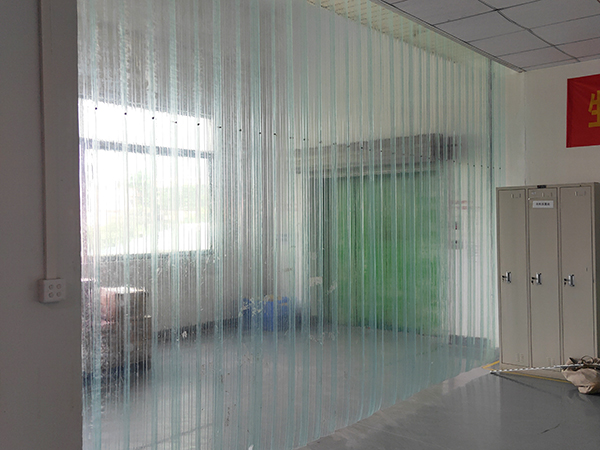 问：关于软门帘需要定期更换吗？