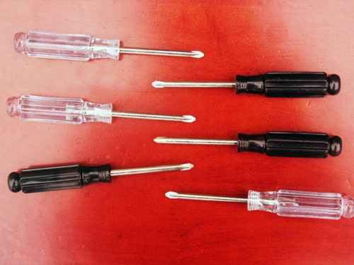 如何解决螺丝刀使用的防滑处理？