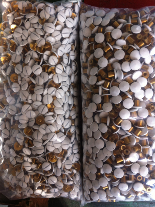 经过半个月的努力黄铜子母螺丝终于如期装柜