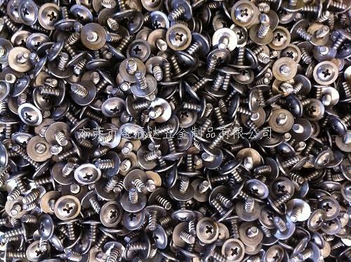 碳钢螺丝在加硬过程中怎样去避免变形或弯曲的现象