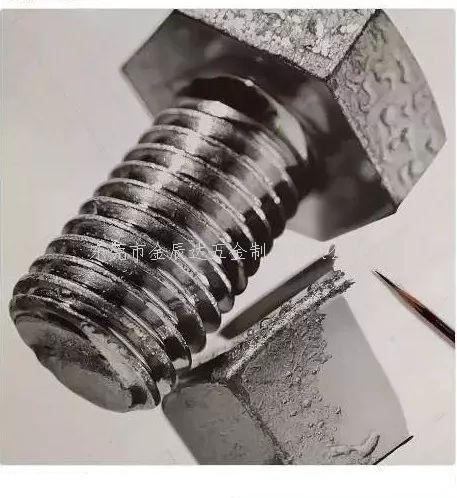 疯狂的天才！这个90后凭一颗螺丝钉，引数十万人围观