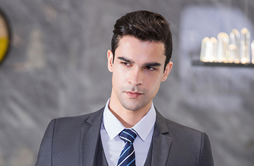 职业西装厂家教大家职业西装怎么穿出高级感呢？