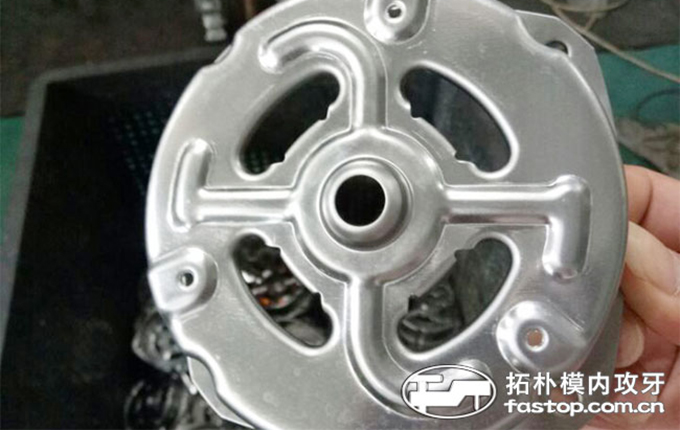 马达外壳案例：模内攻牙机在电子电器上的应用