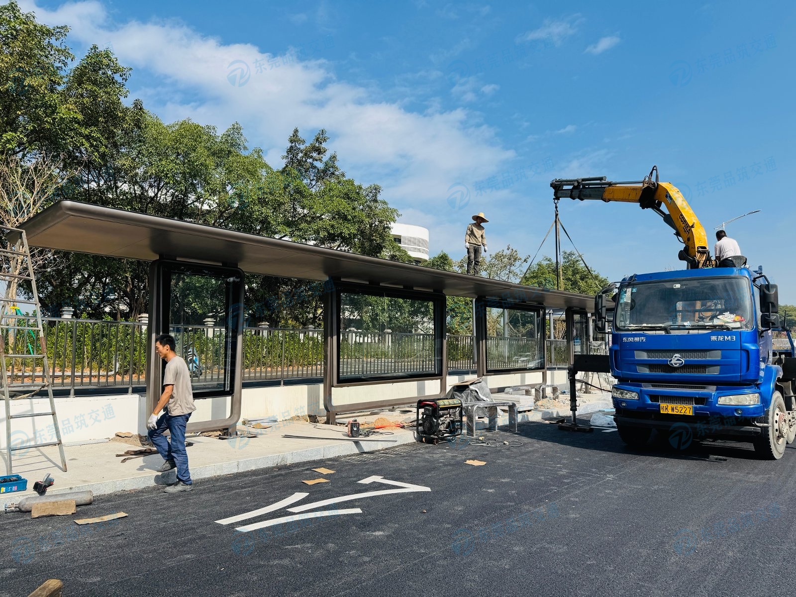 东莞松山湖医科大学公交候车亭制作案例分享