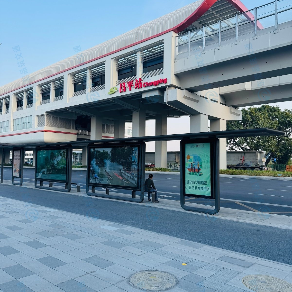 东莞地铁一号线道滘昌平地铁站接驳公交站台
