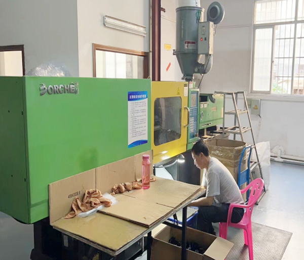 大吨位精准注塑机