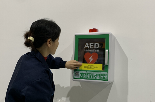 生命至上 安全护航｜AED设备与急救知识进工厂，筑牢企业安全防线！增强员工自救互救意识与能力